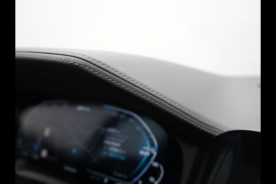 BMW 3 Serie Touring 330e xDrive M Sport Plug In Hybrid 293pk Dealer O.H PHEV | Panodak | Trekhaak af Fabriek | Adaptive Cruise | Laser LED | Adaptive Onderstel |  Head Up | 360 Camera | Keyless |