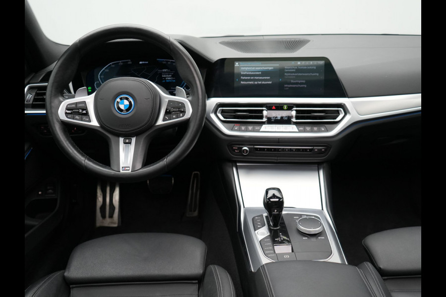 BMW 3 Serie Touring 330e xDrive M Sport Plug In Hybrid 293pk Dealer O.H PHEV | Panodak | Trekhaak af Fabriek | Adaptive Cruise | Laser LED | Adaptive Onderstel |  Head Up | 360 Camera | Keyless |