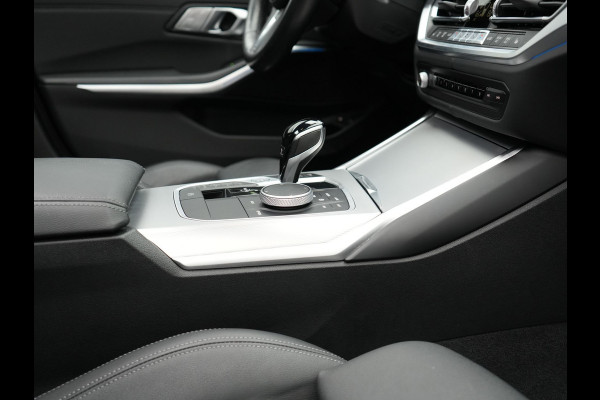 BMW 3 Serie Touring 330e xDrive M Sport Plug In Hybrid 293pk Dealer O.H PHEV | Panodak | Trekhaak af Fabriek | Adaptive Cruise | Laser LED | Adaptive Onderstel |  Head Up | 360 Camera | Keyless |