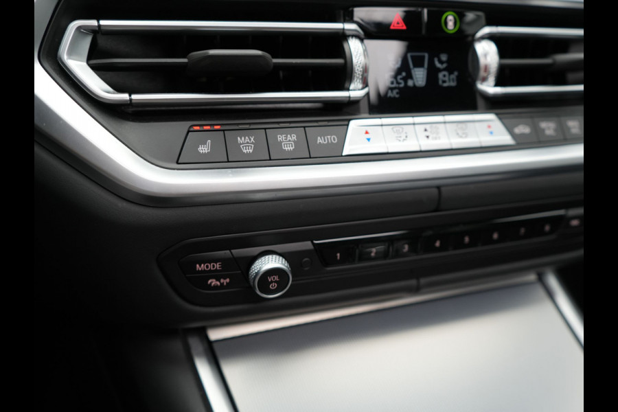 BMW 3 Serie Touring 330e xDrive M Sport Plug In Hybrid 293pk Dealer O.H PHEV | Panodak | Trekhaak af Fabriek | Adaptive Cruise | Laser LED | Adaptive Onderstel |  Head Up | 360 Camera | Keyless |
