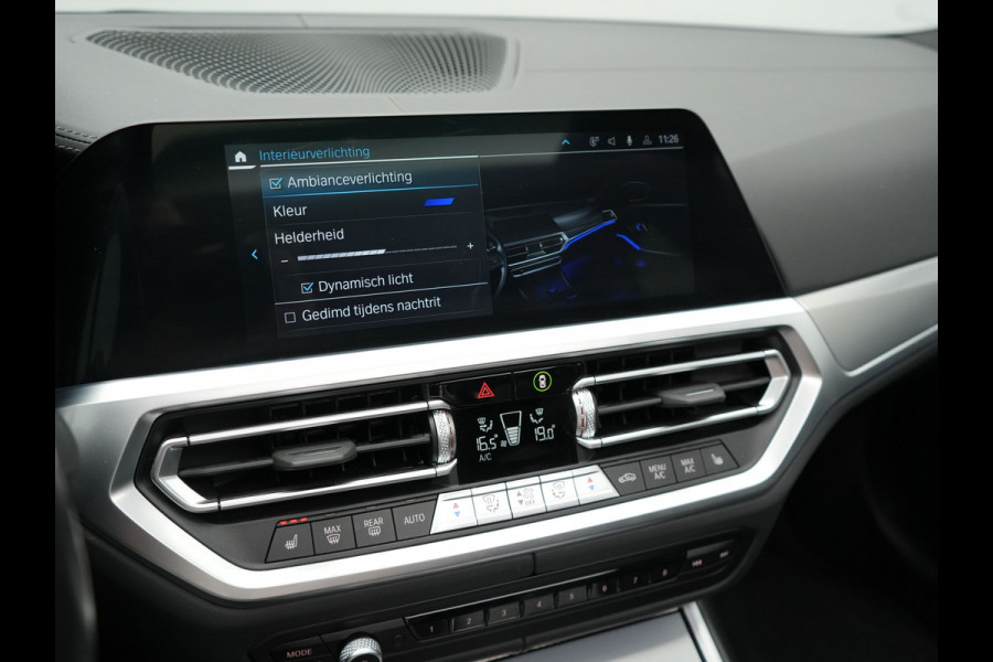BMW 3 Serie Touring 330e xDrive M Sport Plug In Hybrid 293pk Dealer O.H PHEV | Panodak | Trekhaak af Fabriek | Adaptive Cruise | Laser LED | Adaptive Onderstel |  Head Up | 360 Camera | Keyless |