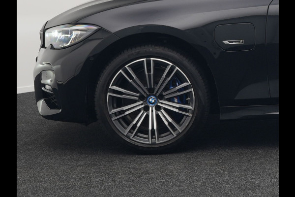 BMW 3 Serie Touring 330e xDrive M Sport Plug In Hybrid 293pk Dealer O.H PHEV | Panodak | Trekhaak af Fabriek | Adaptive Cruise | Laser LED | Adaptive Onderstel |  Head Up | 360 Camera | Keyless |