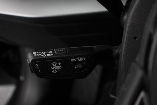 Audi A3 Sportback 35 TFSI 150pk S-Tronic / Automaat Business Edition Audi A3 Sportback 35 TFSI 150pk S -Tronic Business Edition *** Nieuw Model *** | Navigatie | Climate control | Cruise control Adaptive | DAB | Digitale Cockpit | Lichtmetalen velgen | Parkeer sensoren | Stoelverwarming