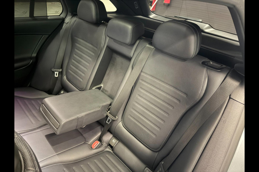 Mercedes-Benz C-Klasse Estate 300 e AMG Line PANO/BURMESTER/LEDER/DAB/CAM/STOEL-M/STOEL-VENTILATIE////