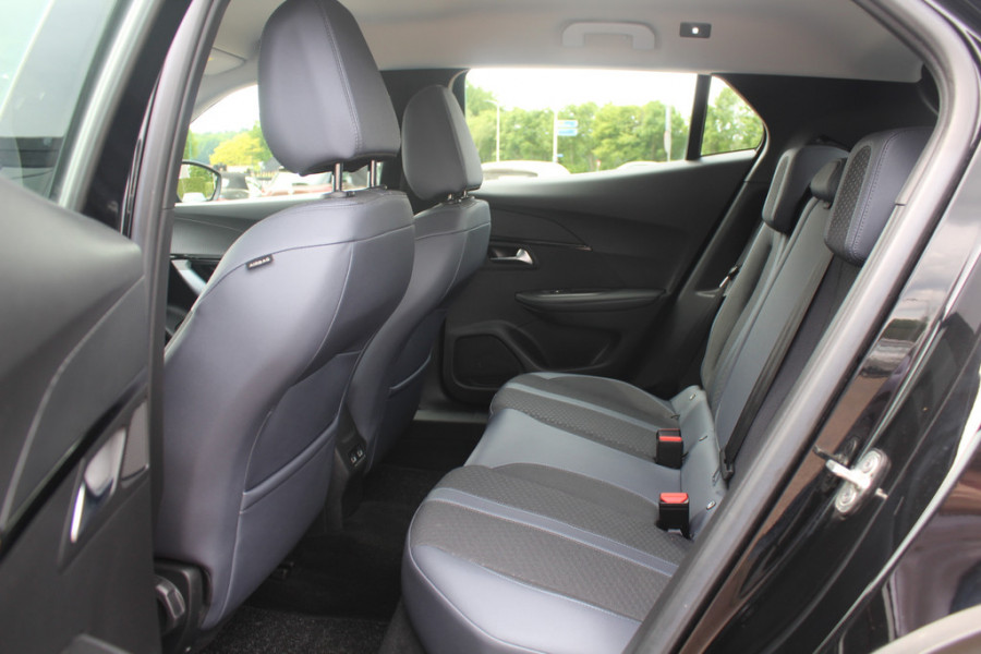 Peugeot e-2008 EV Allure 50 kWh / Camera / Half leder / Virtual Cockpit / 17'' / LED Koplampen / Keyless / Navigatie / Stoelverwarming / Cruise Control