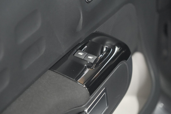 Citroën C3 PureTech 110 EAT6 Max | Apple Carplay | Parkeersensoren | Climate Control | 16 Inch Lichtmetalen Velgen