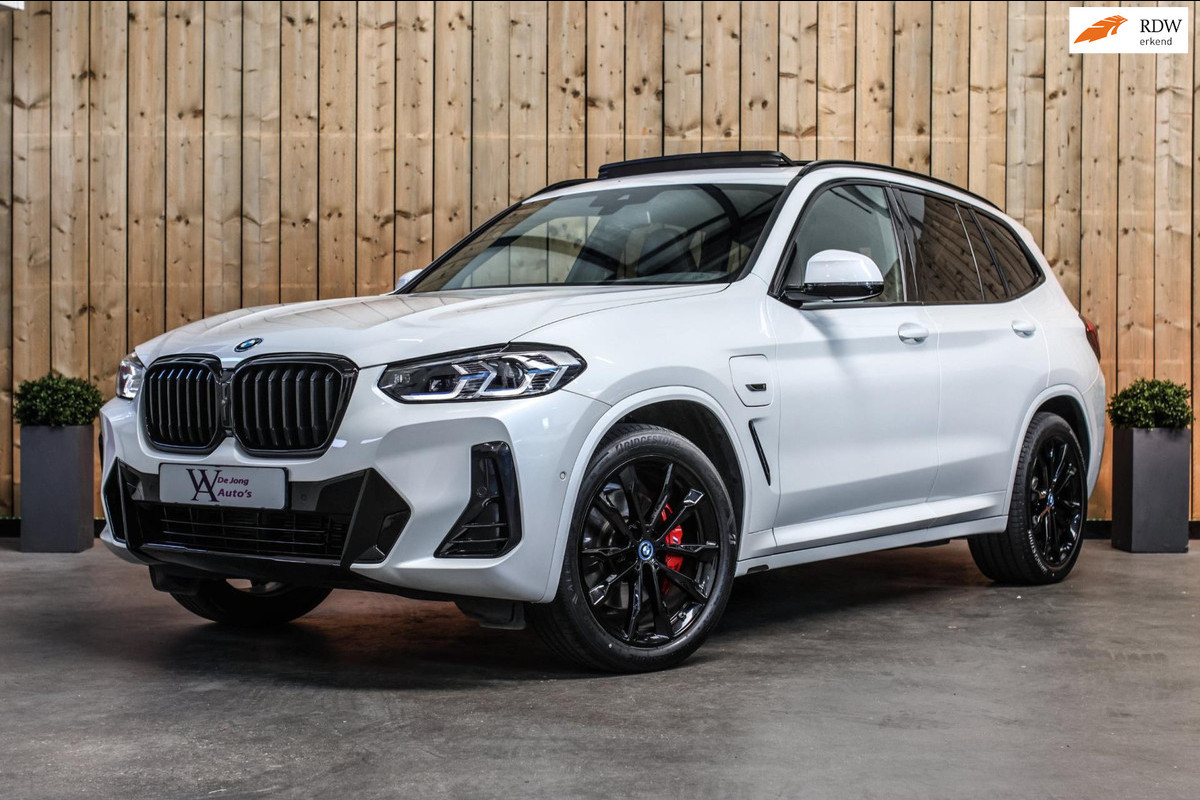 BMW X3 XDrive30e M-Sport *Pano*M-Stoelen*360 Camera*Keyless*Head-Up* BMW X3 XDrive30e M-Sport *Pano*M-Stoelen*360 Camera*Keyless*Head-Up*
