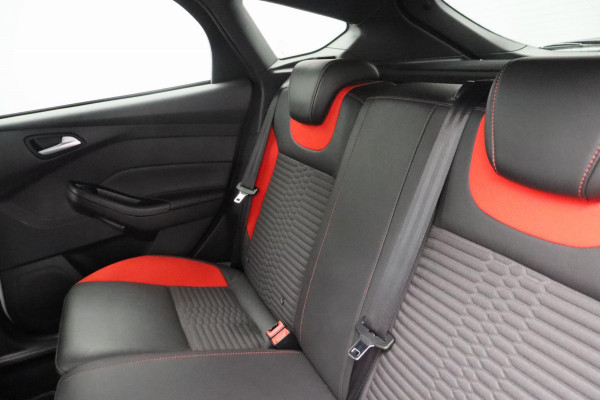Ford Focus 2.0 ST 250PK Recaro/stoelen Climate/control Navigatie