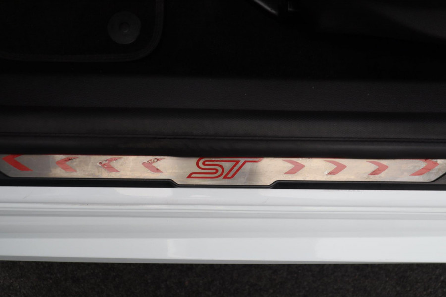 Ford Focus 2.0 ST 250PK Recaro/stoelen Climate/control Navigatie