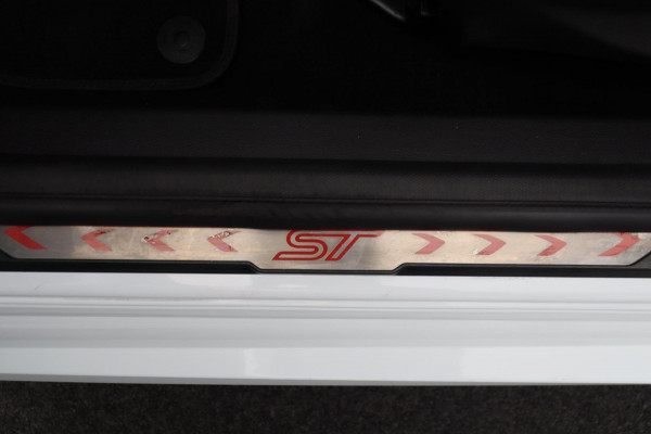 Ford Focus 2.0 ST 250PK Recaro/stoelen Climate/control Navigatie