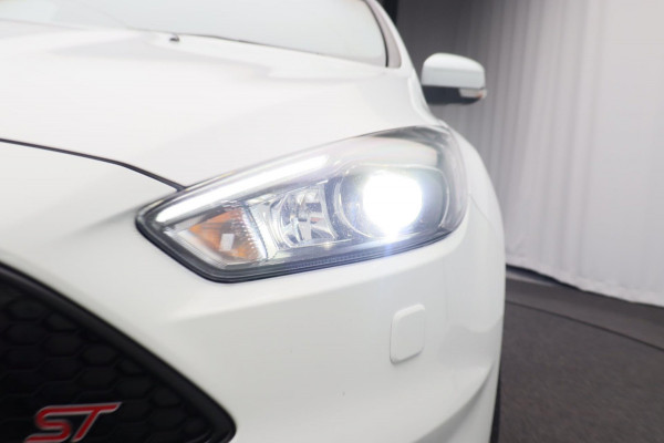 Ford Focus 2.0 ST 250PK Recaro/stoelen Climate/control Navigatie