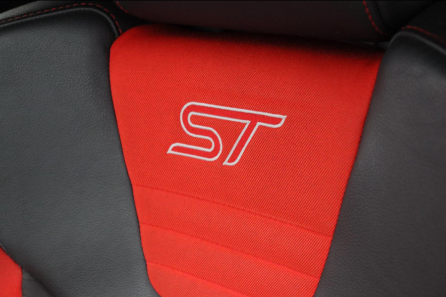 Ford Focus 2.0 ST 250PK Recaro/stoelen Climate/control Navigatie