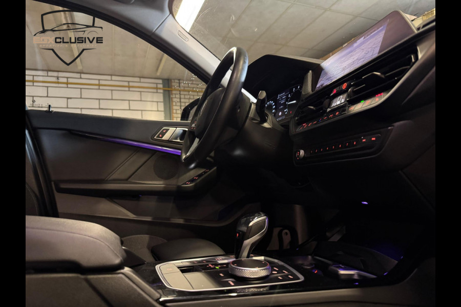 BMW 1-serie 118i High Executive ACC | LED | STOELVERWARMING | NAVI