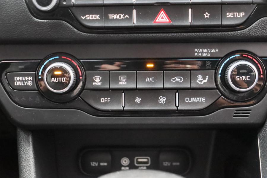 Kia Niro 1.6 GDi Hybrid DynamicLine Trekhaak Navigatie 1/2 Leder