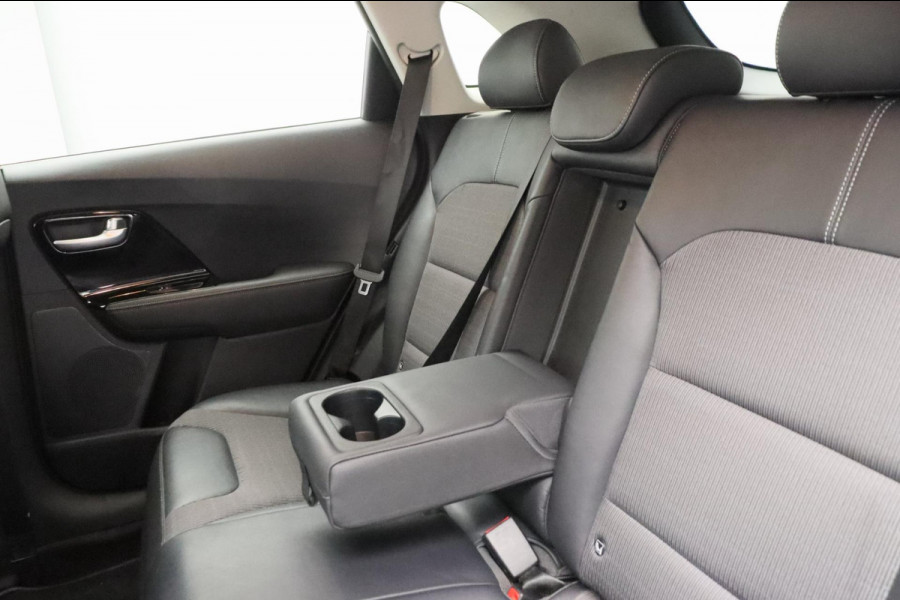 Kia Niro 1.6 GDi Hybrid DynamicLine Trekhaak Navigatie 1/2 Leder