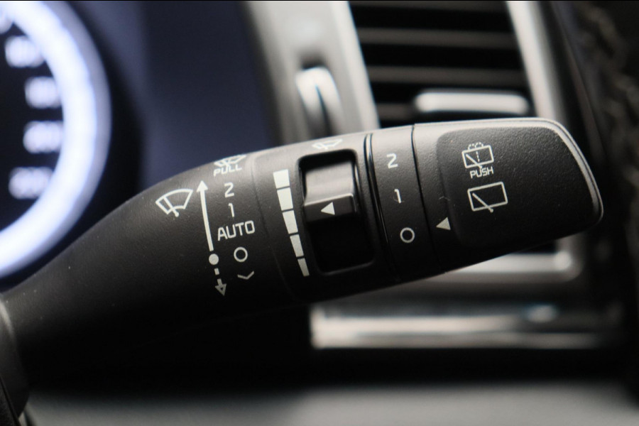 Kia Niro 1.6 GDi Hybrid DynamicLine Trekhaak Navigatie 1/2 Leder