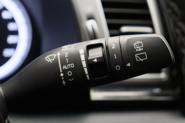 Kia Niro 1.6 GDi Hybrid DynamicLine Trekhaak Navigatie 1/2 Leder