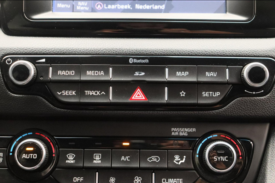 Kia Niro 1.6 GDi Hybrid DynamicLine Trekhaak Navigatie 1/2 Leder