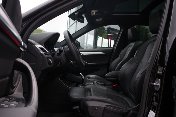 BMW X1 sDrive18i M-Sport High Executive 140 PK Automaat, Panoramadak, LED Koplampen , Leder bekleding.
