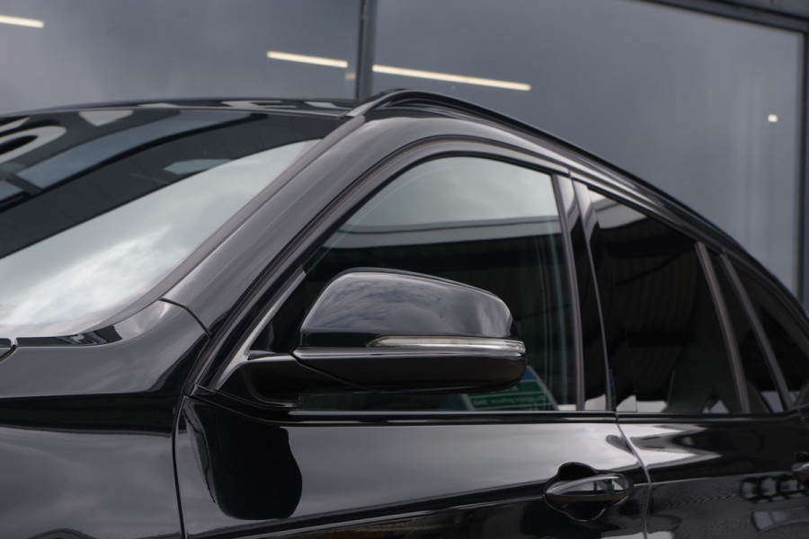 BMW X1 sDrive18i M-Sport High Executive 140 PK Automaat, Panoramadak, LED Koplampen , Leder bekleding.
