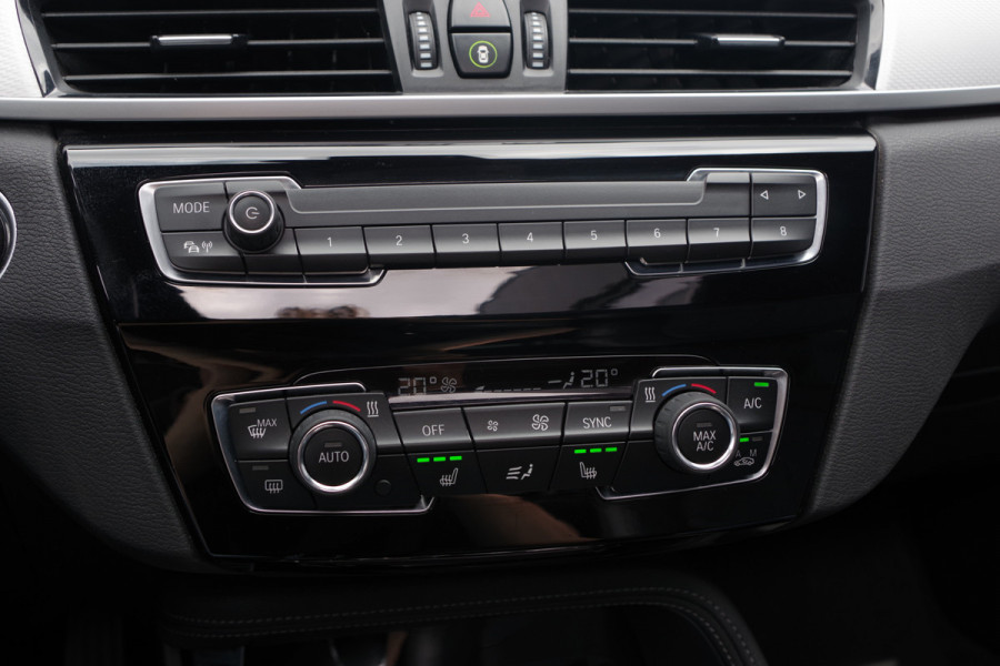 BMW X1 sDrive18i M-Sport High Executive 140 PK Automaat, Panoramadak, LED Koplampen , Leder bekleding.