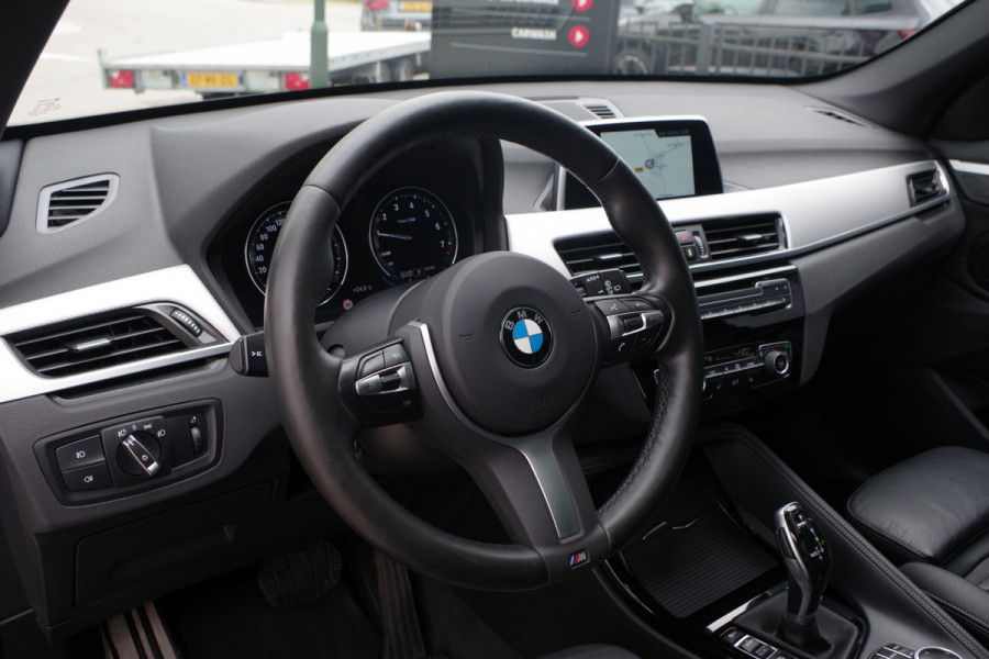 BMW X1 sDrive18i M-Sport High Executive 140 PK Automaat, Panoramadak, LED Koplampen , Leder bekleding.