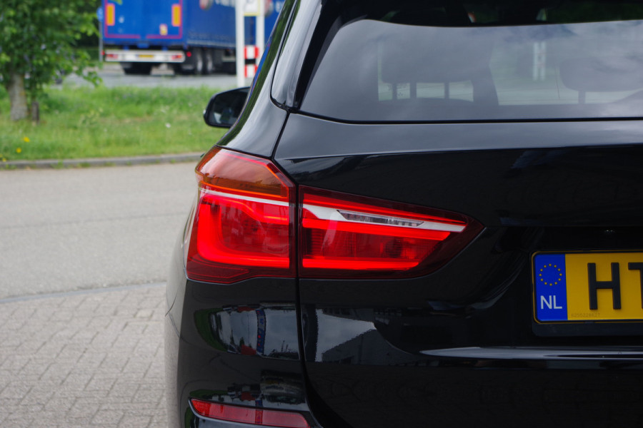 BMW X1 sDrive18i M-Sport High Executive 140 PK Automaat, Panoramadak, LED Koplampen , Leder bekleding.