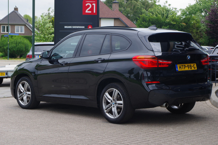 BMW X1 sDrive18i M-Sport High Executive 140 PK Automaat, Panoramadak, LED Koplampen , Leder bekleding.