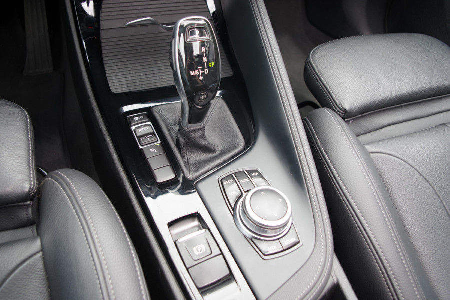BMW X1 sDrive18i M-Sport High Executive 140 PK Automaat, Panoramadak, LED Koplampen , Leder bekleding.