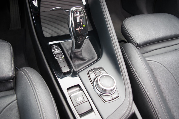 BMW X1 sDrive18i M-Sport High Executive 140 PK Automaat, Panoramadak, LED Koplampen , Leder bekleding.