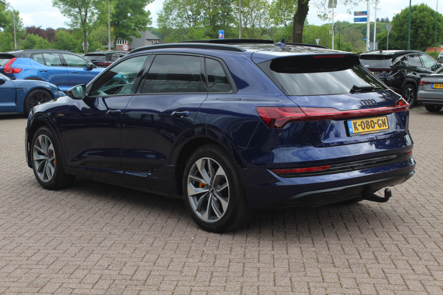Audi e-tron e-tron 50 quattro Launch edition Vorsprung 71 kWh / Trekhaak / Panoramadak / Camera / Head-up / B&O / 20'' / Luchtvering / Keyless / Dodehoek / Leder&Alcantara / Navigatie / Stoelverwarming / Cruise Control