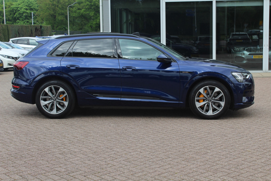 Audi e-tron e-tron 50 quattro Launch edition Vorsprung 71 kWh / Trekhaak / Panoramadak / Camera / Head-up / B&O / 20'' / Luchtvering / Keyless / Dodehoek / Leder&Alcantara / Navigatie / Stoelverwarming / Cruise Control