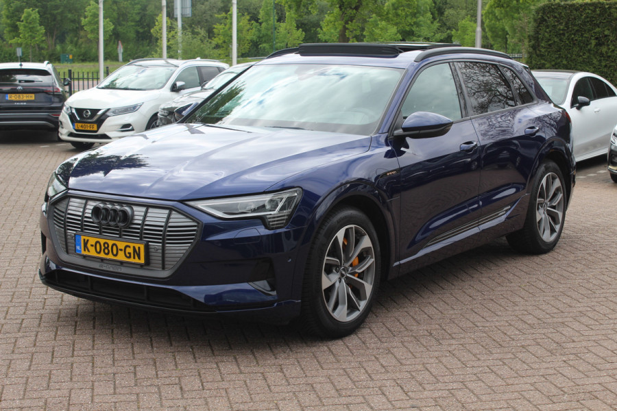 Audi e-tron e-tron 50 quattro Launch edition Vorsprung 71 kWh / Trekhaak / Panoramadak / Camera / Head-up / B&O / 20'' / Luchtvering / Keyless / Dodehoek / Leder&Alcantara / Navigatie / Stoelverwarming / Cruise Control