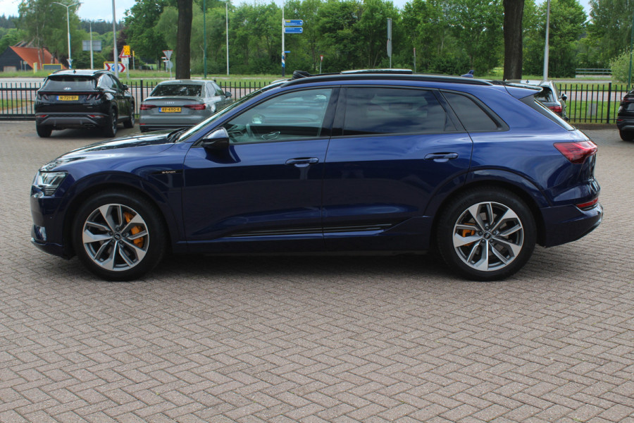 Audi e-tron e-tron 50 quattro Launch edition Vorsprung 71 kWh / Trekhaak / Panoramadak / Camera / Head-up / B&O / 20'' / Luchtvering / Keyless / Dodehoek / Leder&Alcantara / Navigatie / Stoelverwarming / Cruise Control