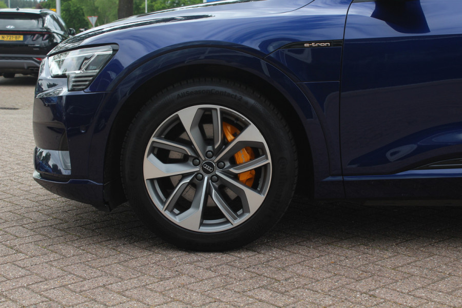 Audi e-tron e-tron 50 quattro Launch edition Vorsprung 71 kWh / Trekhaak / Panoramadak / Camera / Head-up / B&O / 20'' / Luchtvering / Keyless / Dodehoek / Leder&Alcantara / Navigatie / Stoelverwarming / Cruise Control