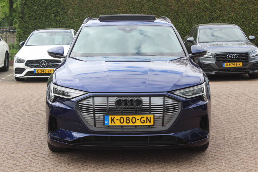 Audi e-tron e-tron 50 quattro Launch edition Vorsprung 71 kWh / Trekhaak / Panoramadak / Camera / Head-up / B&O / 20'' / Luchtvering / Keyless / Dodehoek / Leder&Alcantara / Navigatie / Stoelverwarming / Cruise Control