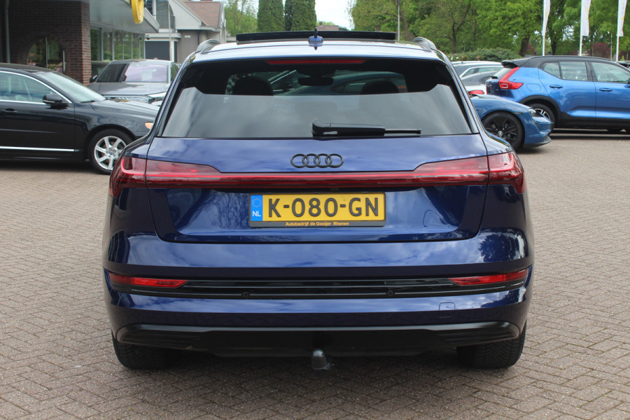 Audi e-tron e-tron 50 quattro Launch edition Vorsprung 71 kWh / Trekhaak / Panoramadak / Camera / Head-up / B&O / 20'' / Luchtvering / Keyless / Dodehoek / Leder&Alcantara / Navigatie / Stoelverwarming / Cruise Control