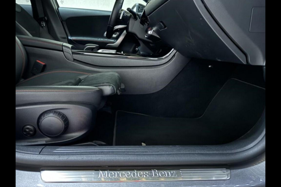 Mercedes-Benz A-Klasse 180 AMG Pano Night pakket Widescreen NAP