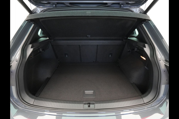 Volkswagen Tiguan 1.5 TSI 150pk DSG R-Line Business+ Navigatie Wegkl. trekhaak Acc Elek. kofferklep 245