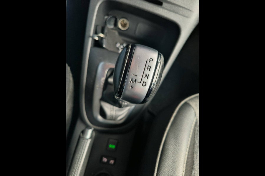 Renault Captur 1.2 TCe Intens AUTOMAAT + trekhaak uit 2018 Rijklaar + 12 maanden Bovag-garantie Henk Jongen Auto's in Helmond,  al 50 jaar service zoals 't hoort!