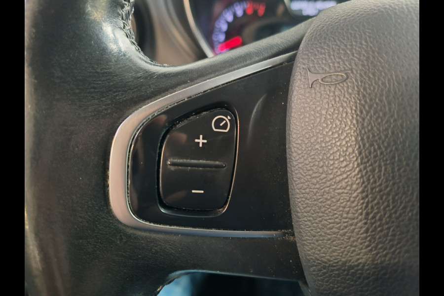 Renault Captur 1.2 TCe Intens AUTOMAAT + trekhaak uit 2018 Rijklaar + 12 maanden Bovag-garantie Henk Jongen Auto's in Helmond,  al 50 jaar service zoals 't hoort!