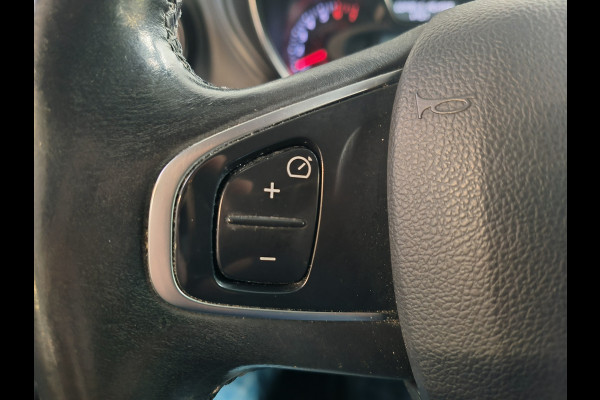 Renault Captur 1.2 TCe Intens AUTOMAAT + trekhaak uit 2018 Rijklaar + 12 maanden Bovag-garantie Henk Jongen Auto's in Helmond,  al 50 jaar service zoals 't hoort!