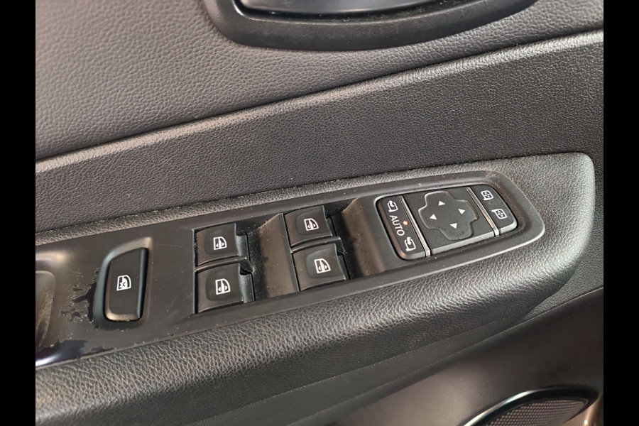 Renault Captur 1.2 TCe Intens AUTOMAAT + trekhaak uit 2018 Rijklaar + 12 maanden Bovag-garantie Henk Jongen Auto's in Helmond,  al 50 jaar service zoals 't hoort!