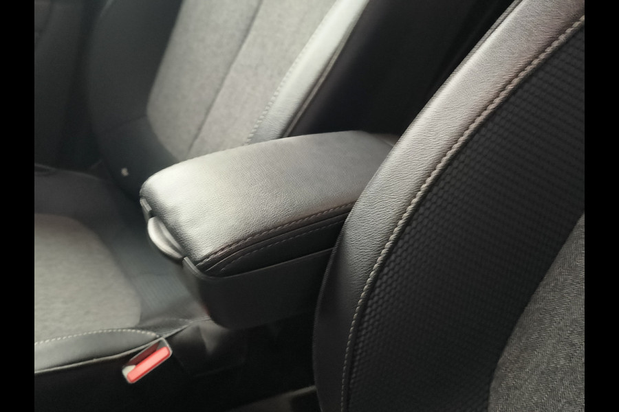 Renault Captur 1.2 TCe Intens AUTOMAAT + trekhaak uit 2018 Rijklaar + 12 maanden Bovag-garantie Henk Jongen Auto's in Helmond,  al 50 jaar service zoals 't hoort!