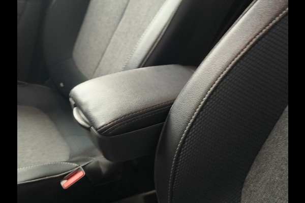Renault Captur 1.2 TCe Intens AUTOMAAT + trekhaak uit 2018 Rijklaar + 12 maanden Bovag-garantie Henk Jongen Auto's in Helmond,  al 50 jaar service zoals 't hoort!