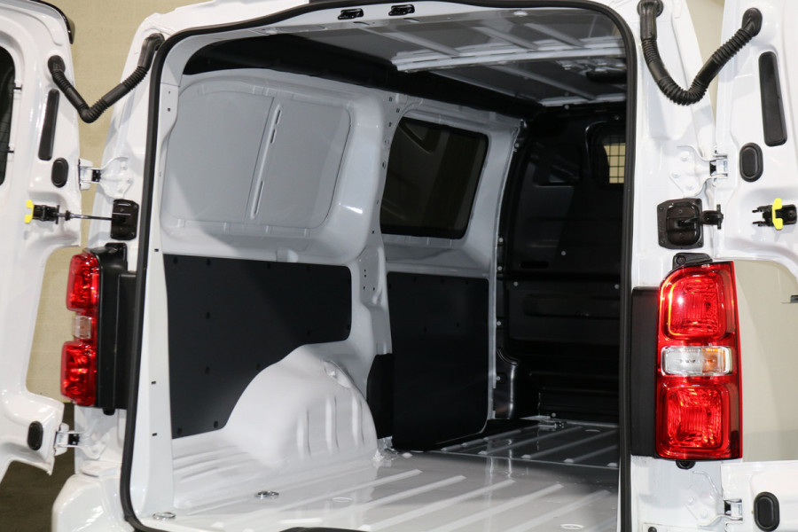 Peugeot e-Expert EV L3 75 kWh Airco Navigatie Trekhaak Black Line