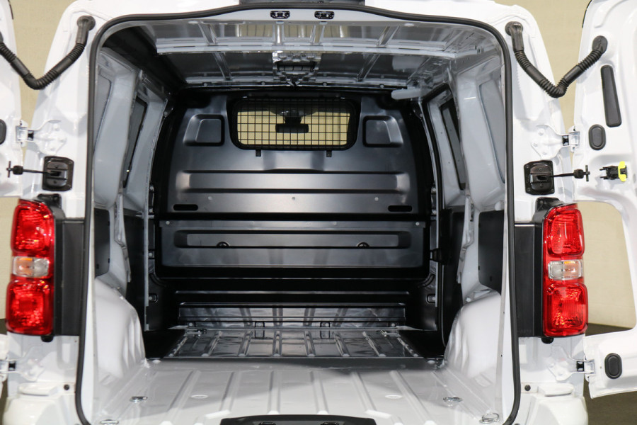Peugeot e-Expert EV L3 75 kWh Airco Navigatie Trekhaak Black Line