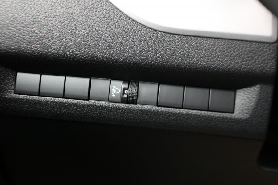 Peugeot e-Expert EV L3 75 kWh Airco Navigatie Trekhaak Black Line