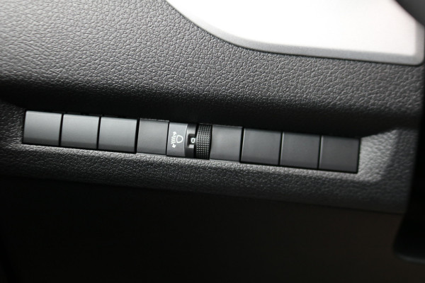 Peugeot e-Expert EV L3 75 kWh Airco Navigatie Trekhaak Black Line