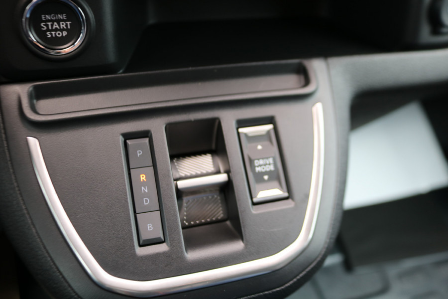 Peugeot e-Expert EV L3 75 kWh Airco Navigatie Trekhaak Black Line